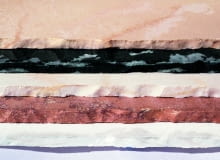 Płyty marmuru w różnych barwach; zmiany odcienia, użylenie czy mikropęknięcia nie są wadą - świadczą o ich niepowtarzalności