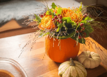 Eksperci od kwiatów pokazują, jak wykonać trwały wazon z dyni (4 proste kroki) Eksperci od kwiatów pokazują, jak wykonać trwały wazon z dyni (4 proste kroki)