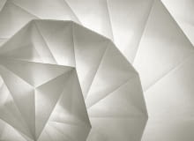 lampy, proj. Issey Miyake