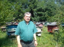 Mieczysław Jamróz w swojej pasiece Mieczysław Jamróz w swojej pasiece