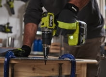 Jak zbudować podwyższoną grządkę z desek? Narzędzia, materiały i krok po kroku
