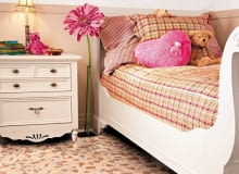 Zrób to sam. Wykładzina elastyczna ma kilka cennych zalet: jest niedroga, łatwa w pielęgnacji, a na dodatek jej układanie nie sprawia większych problemów. Spróbujmy więc zrobić to samodzielnie.