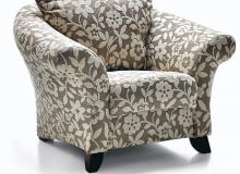 <B>Wybierając meble do salonu, szukamy na ogół kompletu wypoczynkowego - kanapy i foteli z jednej serii wzorniczej. Tymczasem ciekawy efekt osiągniemy, dobierając do zestawu inny fotel, nawet wyraźnie różniący się kształtem. Znajdźmy ten najwygodniejszy!</B> <BR > FOTEL Boston, obity tkaniną lub skórą, 112 x 94 cm, wys. 94 cm, od 1376 zł (tkanina), od 2925 zł (skóra), Aris