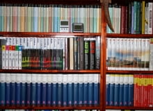 Regał czytelnika. regał na książki, półka z książkami