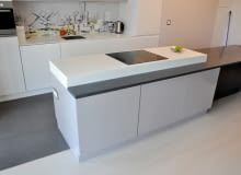 Biały blat kompozytowy firmy Ramido. Biały blat kompozytowy firmy Ramido.