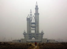 Ruiny niedokończonego parku "Wonderland" znajdują się na przedmieściach Pekinu Disneyland widmo