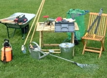 Sprzęt ogrodowy powinien mieć swoje miejsce 22.08.2003 WARSZAWA - CASTORAMA - DOMEK NA NARZEDZIA FOT. BARTOSZ BOBKOWSKI / AGENCJA GAZETA