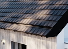 Połączenie rynny i dachówki Połączenie rynny i dachówki