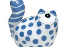 Jeśli lubisz psy/koty, a z powodu alergii/częstych delegacji/niechęci partnera nie możesz ich mieć, ile chcesz - umil sobie życie kocim breloczkiem lub psią solniczką. Tylko pogłaskać będzie troche trudno. <BR /> KOT I PIES. Solniczka z ręcznie malowanej porcelany, 85 zł, modernform.pl