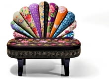 <B>Ptaki, które tak licznie obsiadły meble, tkaniny i najróżniejsze drobiazgi, nie odlecą jesienią do ciepłych krajów. I bardzo dobrze, bo ptasie motywy pomogą nam uwić w domach naprawdę przytulne gniazdka.</B> <BR />Ławka, drewno, obicie z bawełny - 3250 zł, CzerwonaMaszyna.pl <B>Ptaki, które tak licznie obsiadły meble, tkaniny i najróżniejsze drobiazgi, nie odlecą jesienią do ciepłych krajów. I bardzo dobrze, bo ptasie motywy pomogą nam uwić w domach naprawdę przytulne gniazdka.</B> <BR />Ławka, drewno, obicie z bawełny - 3250 zł, CzerwonaMaszyna.pl