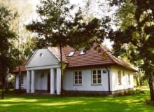 Stylowy dom, pozornie tylko wyglądający jak zabytek. W rzeczywistości powstał we współczesnej pracowni architektonicznej Stylowy dom, pozornie tylko wyglądający jak zabytek. W rzeczywistości powstał we współczesnej pracowni architektonicznej