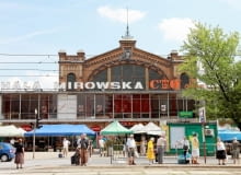 03.08.2010 WARSZAWA , HALA MIROWSKA , KIEDYS NAJWIEKSZY DOM HANDLOWY W WARSZAWIE , NIEDLUGO PODDANA ZOSTANIE GRUNTOWNEJ REWITALIZACJI . FOT. WOJCIECH SURDZIEL / AGENCJA GAZETA