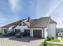 Blachodachówka PŁASKA PLUS trendy 2021 budownictwo budowa domu materiały budowlane materiały wykończeniowe energooszczędność izolacja termiczna współczynnik U okna dachowe okna połaciowe