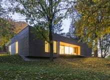 Dom w lesie. Projekt: 081 architekci. Własność Preslland, nie do użytku