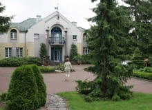 01.08.2005 GDANSK , OGROD PANSTWA WALESOW , NA ZDJECIU PODJAZD DOMDLA CZASOPISMA OGRODYFOT. ARKADIUSZ SCICHOCKI / AGENCJA GAZETAPUBLIKACJA OGRODY NR 10 (78) - 10.2005