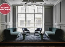 Ciemne tony, miękki plusz bankietowych sof, oszczędne w for mie meble nadają części wypoczynkowej klubu - klimat reprezentacyjnych kuluarów. Wytrawnie niczym orzeźwiający łyk szampana. http://joannalaajisto.com