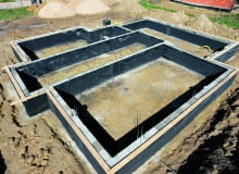 Z pozoru prawidłowo wykonana termoizolacja ścian fundamentowych Z pozoru prawidłowo wykonana termoizolacja ścian fundamentowych