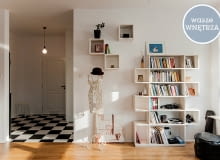 Wasze wnętrza: mieszkanie Anny - salon. Regał wykonano według projektu właścicielki mieszkania. wasze wnętrza, mieszkanie czytelników, prawdziwe zdjęcia mieszkań, jak mieszkają Polacy
