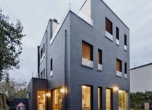 Całość elewacji Dom jednorodzinny na poznańskim Grunwaldzie