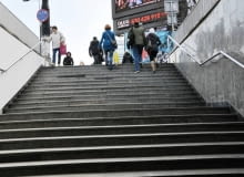 Schody do przejścia podziemnego pod rondem Dmowskiego