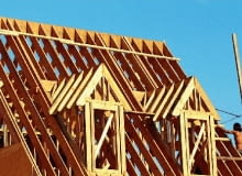 Lukarny - o 33% mniej światła wpada przez nie niż przez okno połaciowe o tej samej powierzchni Lukarny - o 33% mniej światła wpada przez nie niż przez okno połaciowe o tej samej powierzchni