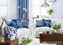 Urządzając wnętrze inspirowane morzem, warto wzorować się na amerykańskich domach z legendarnej miejscowości Hampton na Long Island. Obowiązkowe elementy to: kolory wody i plaży, wiklina i drewno, przepastne kanapy z mnóstwem poduszek, pikowane fotele i podnóżki. Urządzając wnętrze inspirowane morzem, warto wzorować się na amerykańskich domach z legendarnej miejscowości Hampton na Long Island. Obowiązkowe elementy to: kolory wody i plaży, wiklina i drewno, przepastne kanapy z mnóstwem poduszek, pikowane fotele i podnóżki.