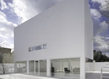 Moliner House w hiszpańskiej Saragossie, dom projektu Alberto Campo Baezy. Poetycki budynek dla poety od architekta-poety alberto campo baeza, minimalizm, hiszpania, dom jednorodzinny