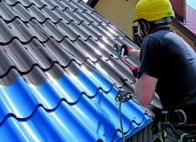 Malowanie blachodachówki wymaga odpowiedniego przygotowania podłoża malowanie blachodachówki