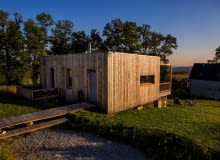 'Dom z klocków' - budynek z prefabrykatów zbudowany w ciągu siedmiu dni, projekt: Maria Rauch, Zofia Rauch, Tomasz Żemojcin 'Dom z klocków' - budynek z prefabrykatów zbudowany w ciągu siedmiu dni, projekt: Maria Rauch, Zofia Rauch, Tomasz Żemojcin