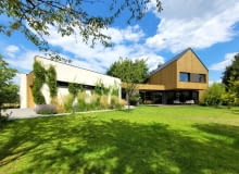 Fasada Roku 2023: Nagroda w kategorii "Dom jednorodzinny nowy". BIN House w Warszawie. Proj. Beczak / Beczak / Architekci.