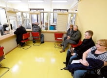 02.03.2015 Torun , ul. Batorego 38/40 . Wydzial Spraw Administracyjnych Urzadu Miasta . Skladanie wnioskow o nowy dowod osobisty .Fot. Mikolaj Kuras / Agencja Gazeta