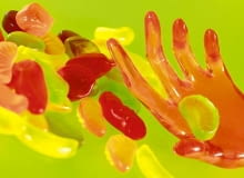 Żart w cenie. Z tworzyw sztucznych można robić przedmioty o dowolnych formach. Powstają więc rzeczy niespodzianki, często potraktowane z przymrużeniem oka. 27.01.2008 WARSZAWA