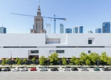 Budynek Muzeum Sztuki Nowoczesnej w Warszawie, widok od ulicy Marszałkowskiej.