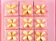 9.08.2007 CIASTA MAZUREK MALINOWY KUCHNIA STYLIZACJA JUNONA LAMCHA FOT. AGATA JAKUBOWSKA / AGENCJA GAZETA PUBLIKACJA KUCHNIA NR 3 (157) - 3 2008