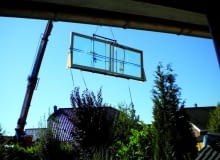 Transport dużego okna tarasowego często wymaga uzycia dźwigu Transport dużego okna tarasowego często wymaga uzycia dźwigu