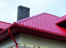 Podbitki z PVC są wytwarzane w kilku podstawowych kolorach. Ławo więc je dopasować do pokrycia dachowego podbitka z PVC