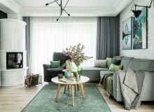 Strefa wypoczynku to ważne miejsce dla rodziny. Koncentruje życie towarzyskie domowników. Dlatego wymaga dopracowania szczegółów, które współtworzą przytulny klimat: obowiązkowe poduszki dekoracyjne i pledy, zasłonki, grafiki na ścianach, miękki dywan, wazony i ozdobna ceramika oraz kwiaty.