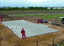 Zamiast na ławach i ścianach fundamentowych dom można posadowić na żelbetowych płytach fundamentowych płyty fundamentowe, płyta fundamentowa, fundamenty