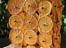 Lampion z plastrów pomarańczy. Ozdoby świąteczne. Lampiony