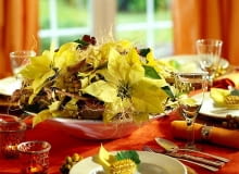 Ozdoby i dekoracje na Boże Narodzenie. Stroiki bożonarodzeniowe. Kwiatostany odmiany 'Limon drop' wyglądają jak złote gwiazdy. Ozdoby i dekoracje na Boże Narodzenie. Stroiki bożonarodzeniowe. Kwiatostany odmiany 'Limon drop' wyglądają jak złote gwiazdy.