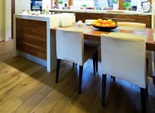 Olejowana podłoga wymaga starannej pielęgnacji już od początku użytkowania Olejowana podłoga wymaga starannej pielęgnacji już od początku użytkowania