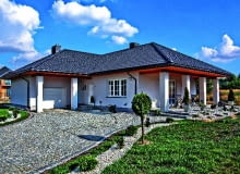 14.07.2010 TUSZYNEK MAJORACKI UL. KASZTELANSKA , DOM JEDNORODZINNY ZAPROJEKTOWANY PRZEZ ARCHITEKTA JERZEGO SAJDAKA . FOT. RADOSLAW JOZWIAK / AGENCJA GAZETA