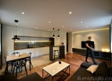 Całe wnętrze jest wygodne i komfortowe. W takiej przestrzeni można swobodnie odpocząć i przyjąć gości Salon z kuchnią