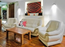 WNETRZA , PRZED METAMORFOZA - POKOJ DZIENNY , MEBLE STYLIZACJA IZABELA SKORUPKA / DEKO - RACJA.COM FOT. RAFAL LIPSKI PUBLIKACJA CZTERY KATY NR 8 (238) - 8 2011 + DODATEK METAMORFOZY SLOWA KLUCZOWE: WNETRZE POKOJ MEBEL METAMORFOZA ZDJĘCIE DO WKŁADKI: PUBLIKACJA CZTERY KATY NR 8 (238) - CZASOPISMA