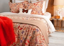 <B>Narzuty i dekoracyjne poduszki dodają sypialni ciepła, nierzadko kreują jej styl oraz budują klimat zachęcający do wypoczynku. Wybierając je, pamiętajmy, aby współgrały ze sobą pod względem wzorów i kolorów</B>. <BR />Narzuta, bawełna, 230 x 250 cm - 399 zł, poszewka, bawełna, 60 x 60 cm - 69,90 zł/2 szt., Zara Home. <B>Narzuty i dekoracyjne poduszki dodają sypialni ciepła, nierzadko kreują jej styl oraz budują klimat zachęcający do wypoczynku. Wybierając je, pamiętajmy, aby współgrały ze sobą pod względem wzorów i kolorów</B>. <BR />Narzuta, bawełna, 230 x 250 cm - 399 zł, poszewka, bawełna, 60 x 60 cm - 69,90 zł/2 szt., Zara Home.