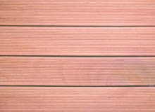 <b>Bangkirai.</b><br> Bardzo gęste, oleiste i twarde. Odporne na ścieranie i pękanie. Niezwykle odporne na starzenie biologiczne: zawiera garbniki, dzięki którym można je stosować na zewnątrz bez zabezpieczania. Kolory - od żółtobrązowego do brązowego. Cena: 88-280 zł/m2 <b>Bangkirai.</b><br> Bardzo gęste, oleiste i twarde. Odporne na ścieranie i pękanie. Niezwykle odporne na starzenie biologiczne: zawiera garbniki, dzięki którym można je stosować na zewnątrz bez zabezpieczania. Kolory - od żółtobrązowego do brązowego. Cena: 88-280 zł/m2