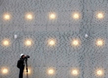 Tajwan znany jest z promowania ekologicznych rozwiązań w architekturze. Na czas Międzynarodowej Wystawy Kwiatowej w Taipei stworzono tam pierwszy budynek wykonany w pełni z... plastikowych butek. Konstrukcja pawilonu z wtórnie użytych butelek ma być odporna na trzęsienia ziemi i silne wiatry... Pawilon w Taipei wykonany z 1,5 milionów plastikowych butelek