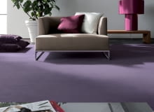 Wykładzina dywanowa - miękka i przyjemna dla stóp; do tego dobrze izoluje cieplnie, a ryzyko poślizgnięcia się na niej jest małe Wykładzina dywanowa - miękka i przyjemna dla stóp; do tego dobrze izoluje cieplnie, a ryzyko poślizgnięcia się na niej jest małe