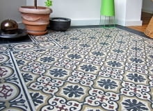 Płytki cementowe często dostępne są w kolekcjach inspirowanych wzornictwem orietnalnym lub klasycznym. płytki podłogowe