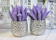 Stylowa, ceramiczna donica ze szkliwionej ceramiki o lustrzanym, srebrnym wykończeniu / 22.50 zł/ mercatino.pl parapet